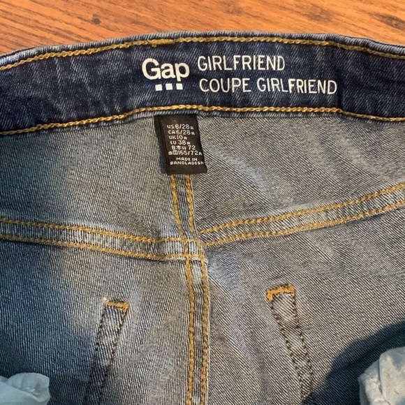 Gap coupe girlfriend blue jeans. Size US 6/28r - Picture 3 of 4